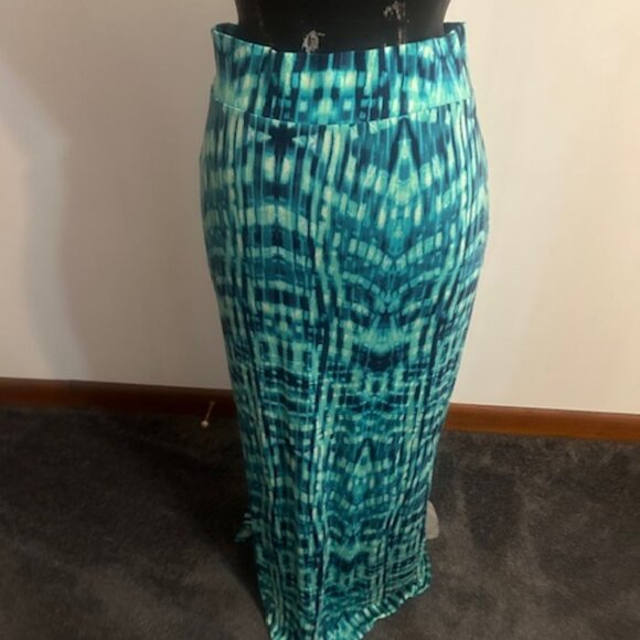 a.n.a. Blue/Green abstract pattern high waist maxi skirt, size M - Picture 3 of 5